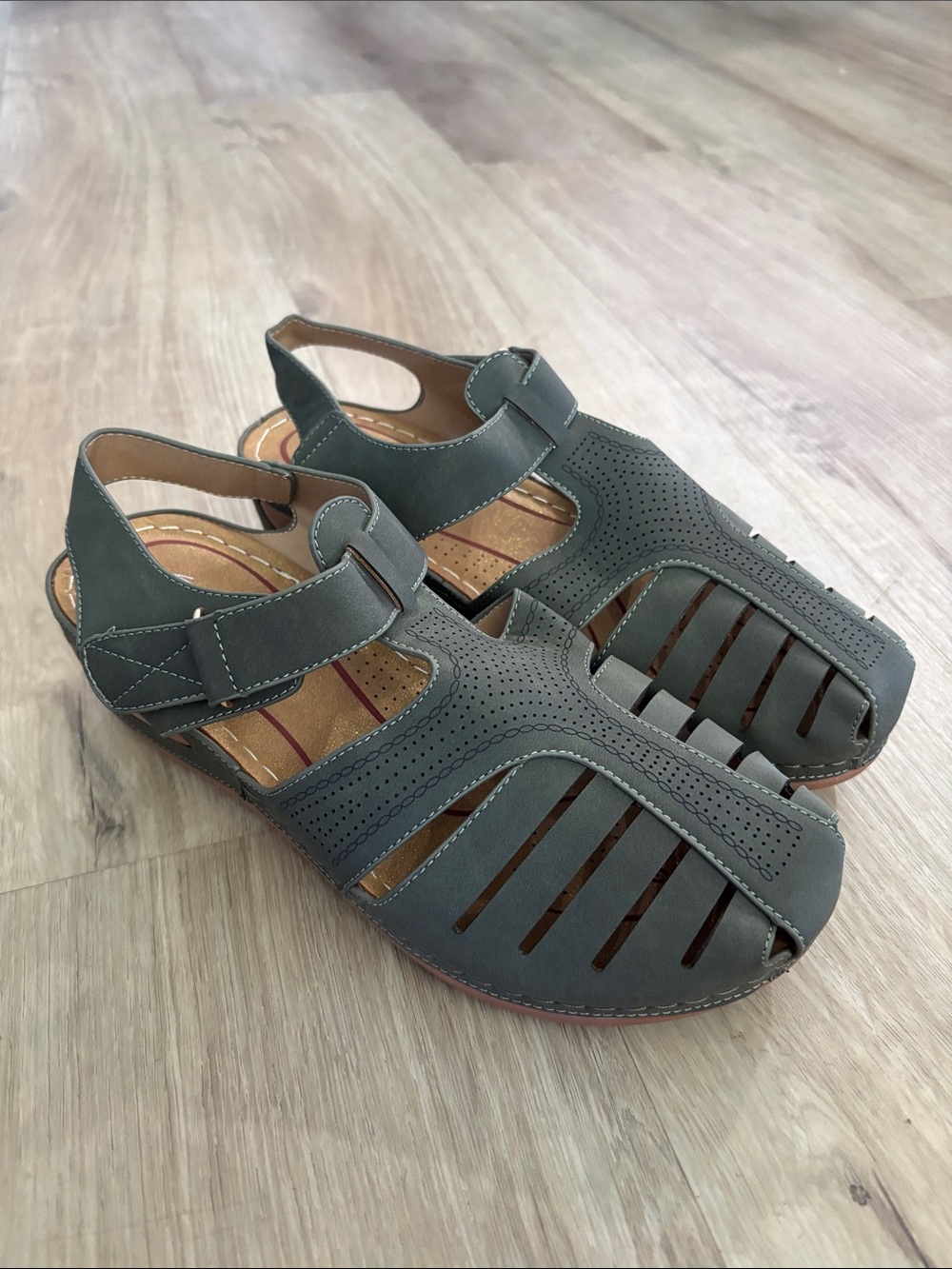 NEW Women’s Shibever Closed Toe Wedge Sandals